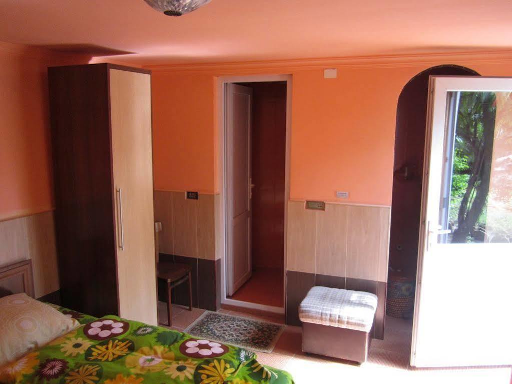 Guesthouse 97 In Batumi Zewnętrze zdjęcie